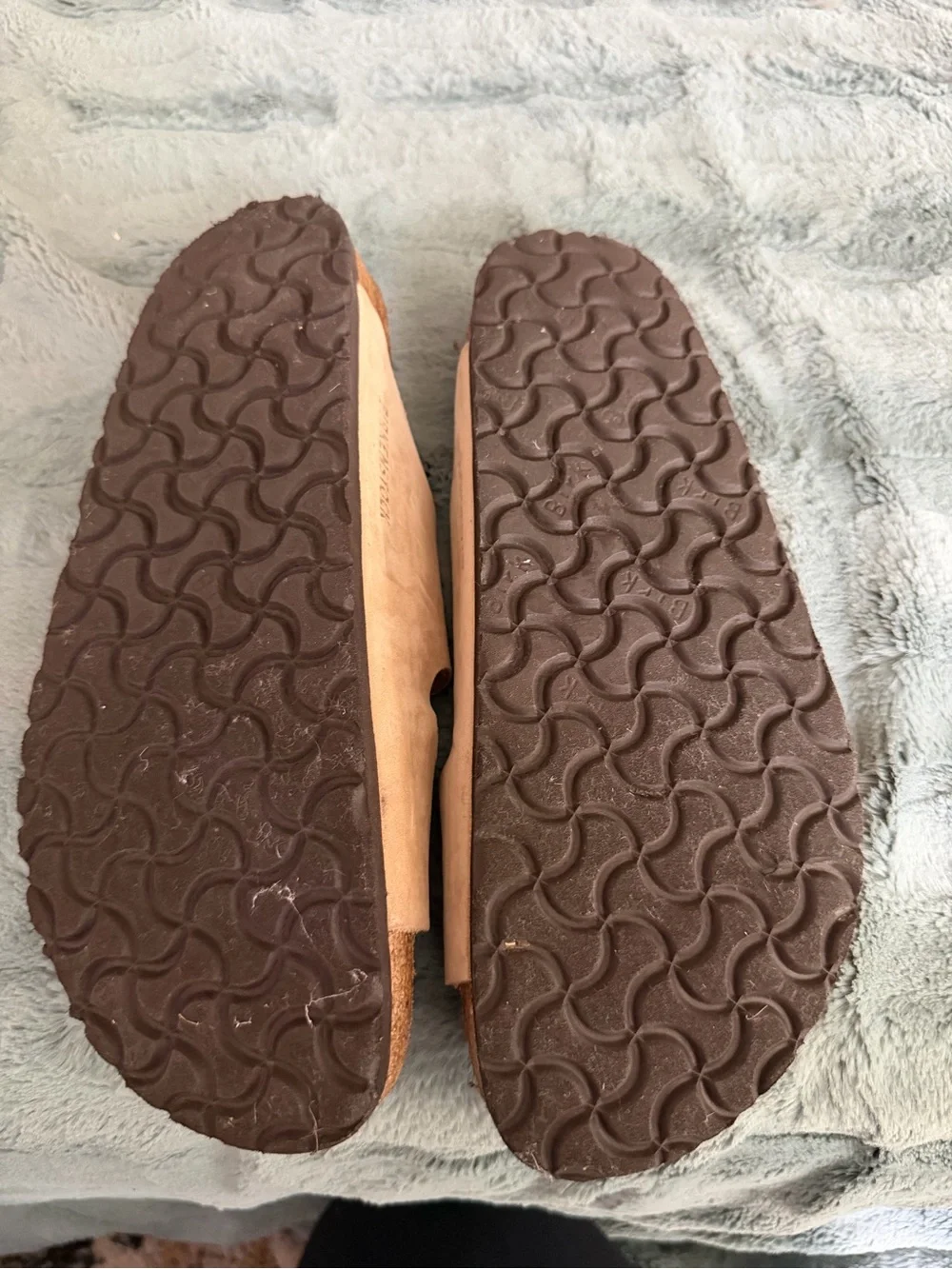 Women’s Birkenstock Arizona Suede Slide Sandal - Tan